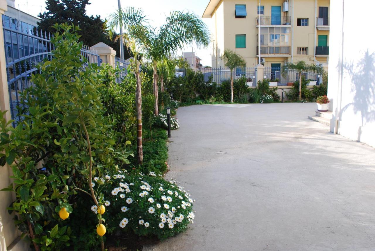 Madigans Rooms Bed&Breakfast Lecce Exteriör bild
